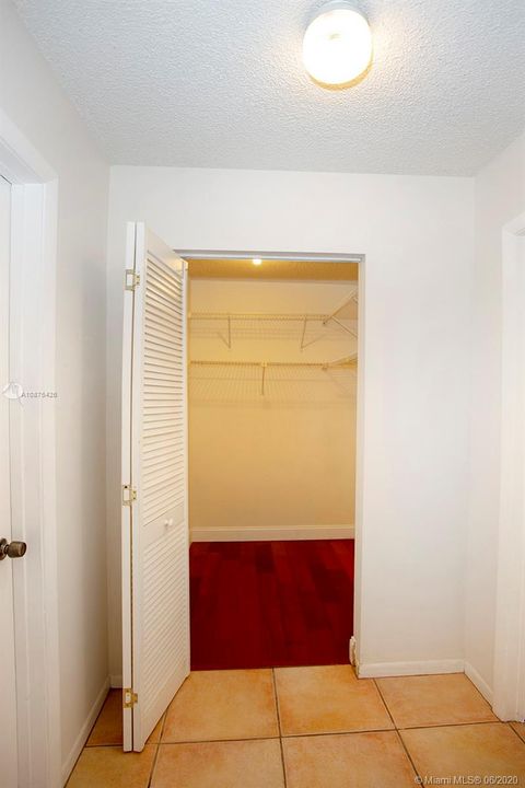 Recently Sold: $220,000 (2 beds, 2 baths, 1120 Square Feet)