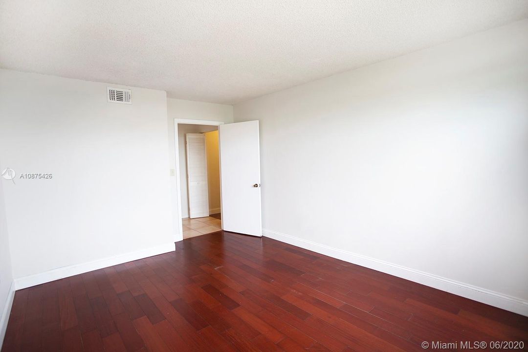 Recently Sold: $220,000 (2 beds, 2 baths, 1120 Square Feet)