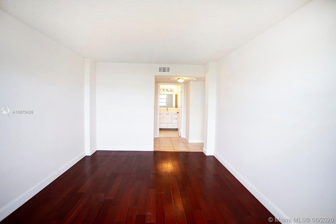 Recently Sold: $220,000 (2 beds, 2 baths, 1120 Square Feet)