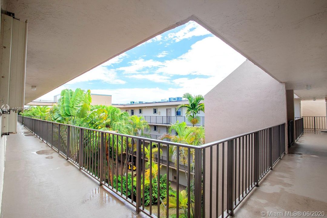 Recently Sold: $220,000 (2 beds, 2 baths, 1120 Square Feet)