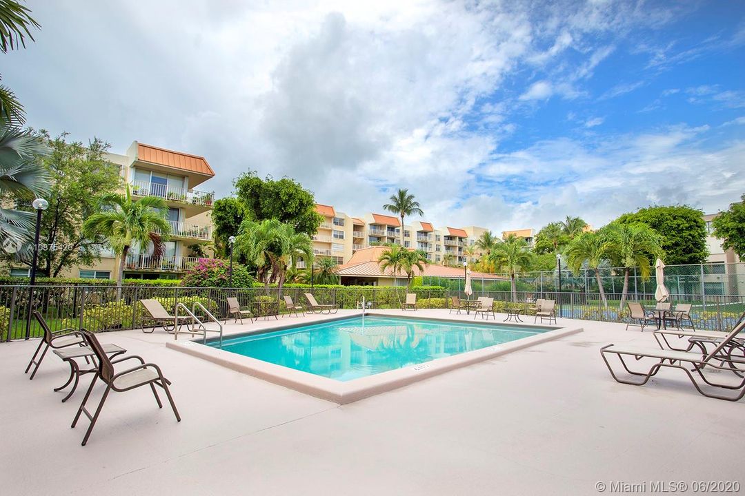 Recently Sold: $220,000 (2 beds, 2 baths, 1120 Square Feet)