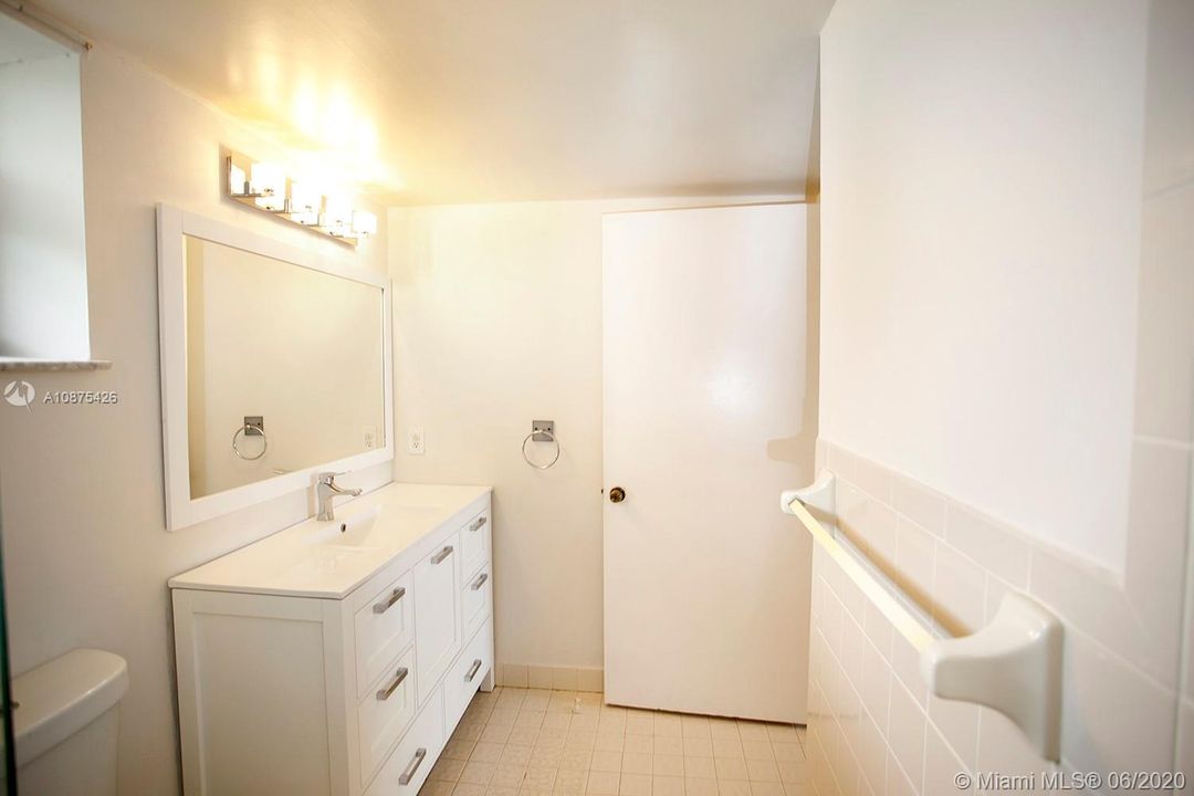 Recently Sold: $220,000 (2 beds, 2 baths, 1120 Square Feet)