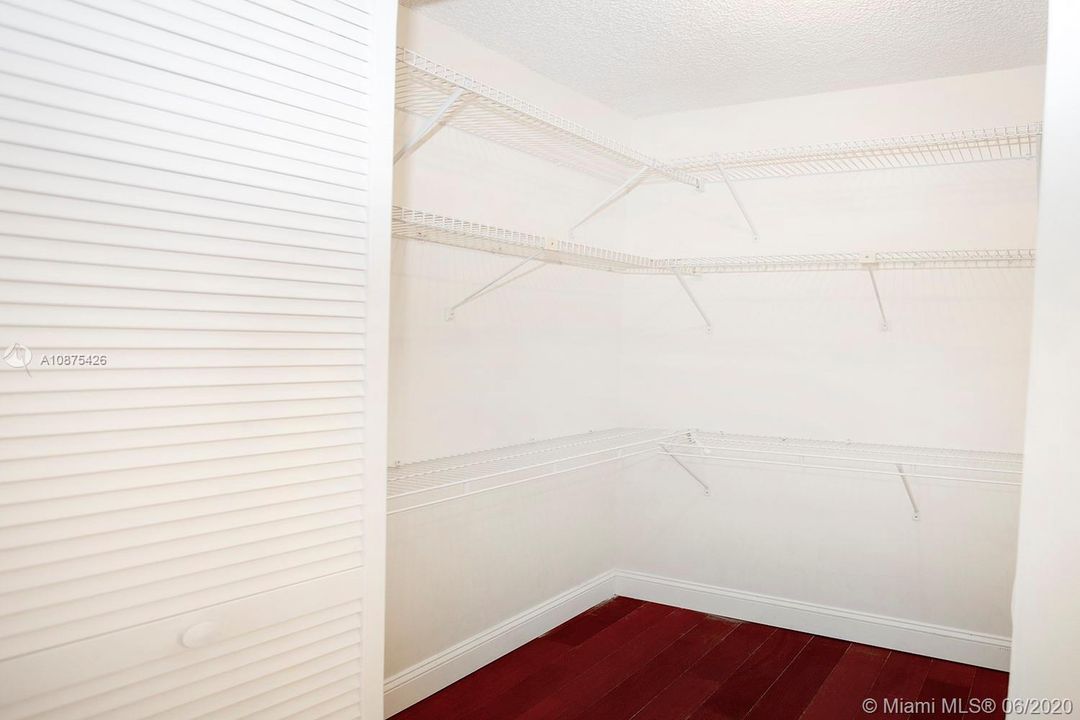 Recently Sold: $220,000 (2 beds, 2 baths, 1120 Square Feet)