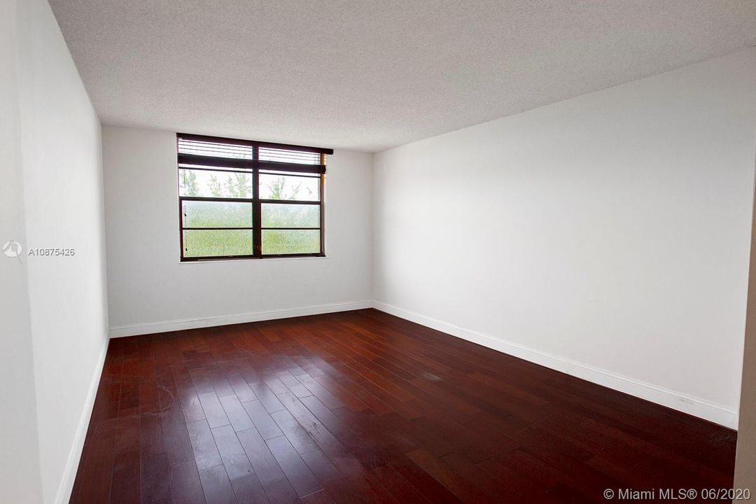 Recently Sold: $220,000 (2 beds, 2 baths, 1120 Square Feet)