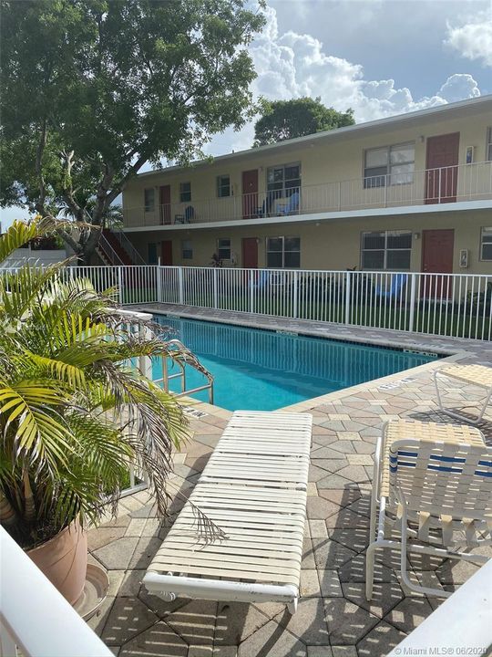 最近售出: $125,000 (2 贝兹, 1 浴室, 800 平方英尺)