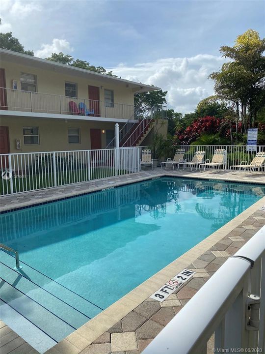 最近售出: $125,000 (2 贝兹, 1 浴室, 800 平方英尺)