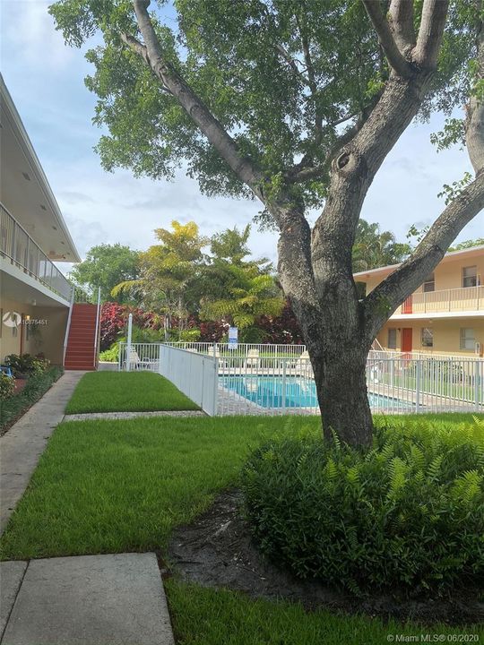 最近售出: $125,000 (2 贝兹, 1 浴室, 800 平方英尺)