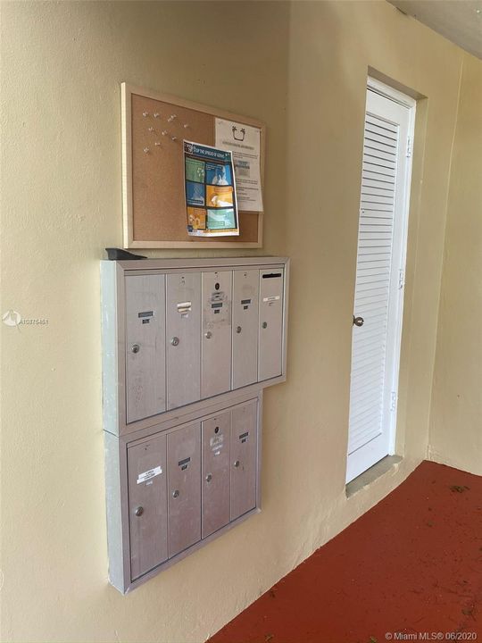 最近售出: $125,000 (2 贝兹, 1 浴室, 800 平方英尺)