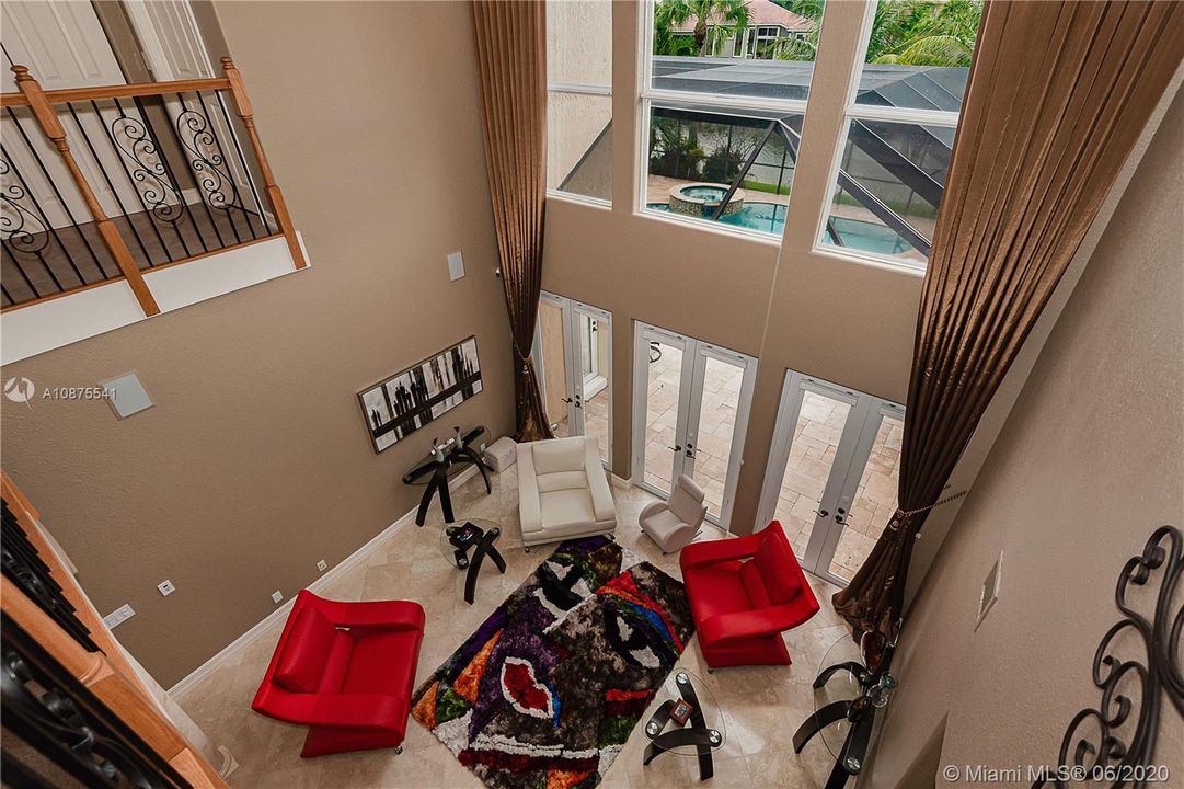 Недавно продано: $995,500 (6 спален, 5 ванн, 4549 Квадратных фут)