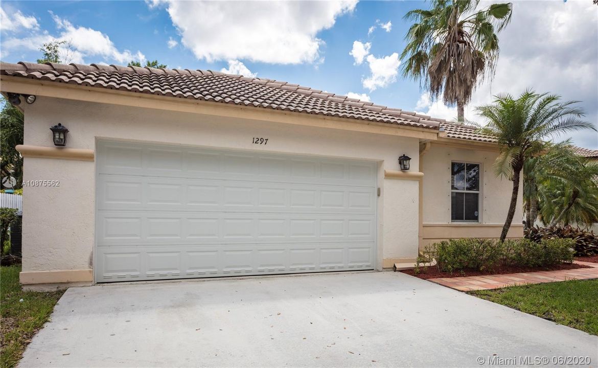 Recently Rented: $3,400 (4 beds, 2 baths, 2287 Square Feet)