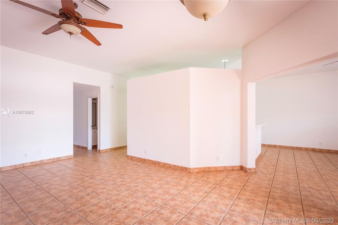 Recently Rented: $3,400 (4 beds, 2 baths, 2287 Square Feet)