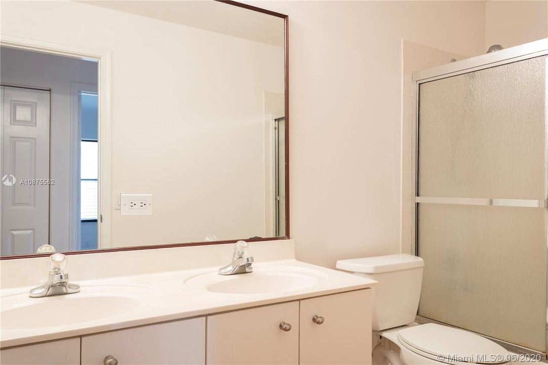 Recently Rented: $3,400 (4 beds, 2 baths, 2287 Square Feet)