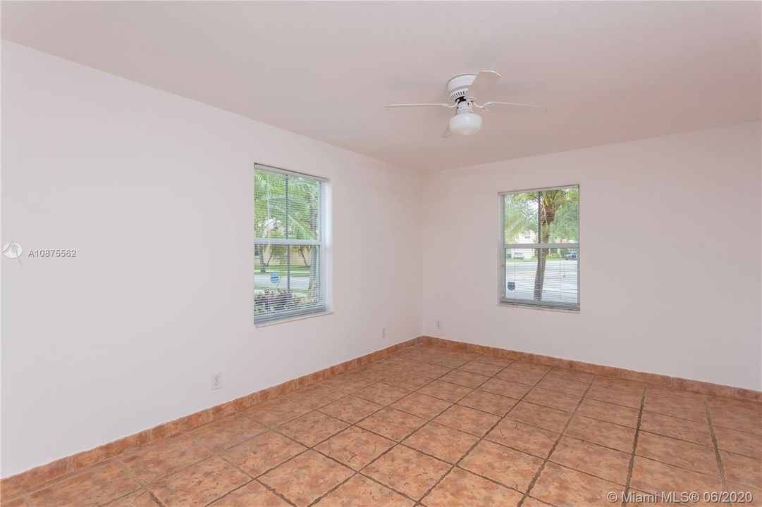 Recently Rented: $3,400 (4 beds, 2 baths, 2287 Square Feet)