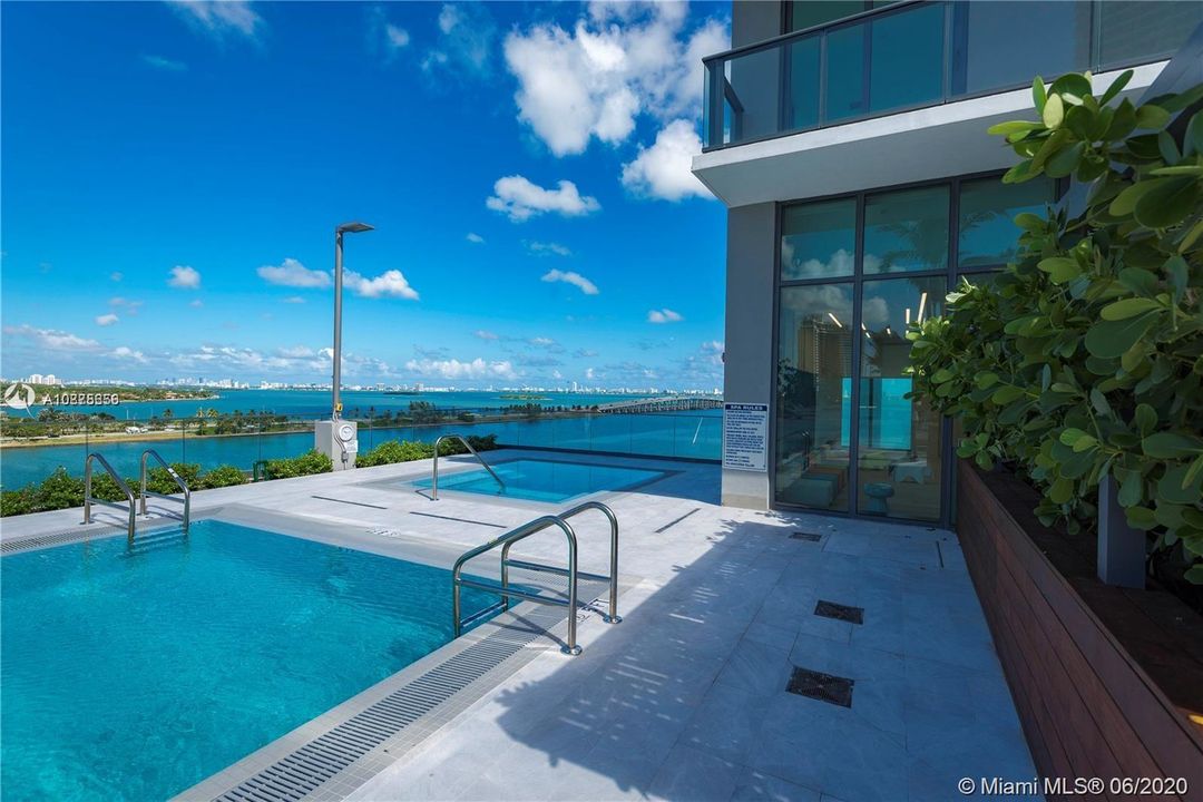 Vendido Recientemente: $1,475,000 (3 camas, 3 baños, 1634 Pies cuadrados)