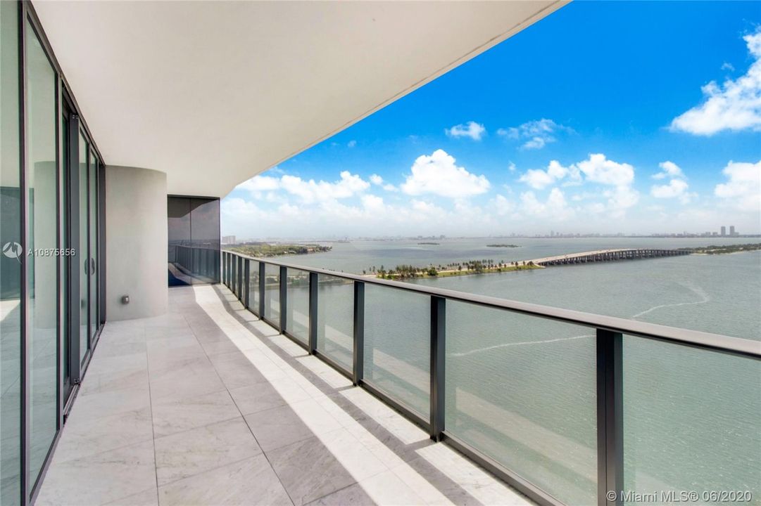 Vendido Recientemente: $1,475,000 (3 camas, 3 baños, 1634 Pies cuadrados)