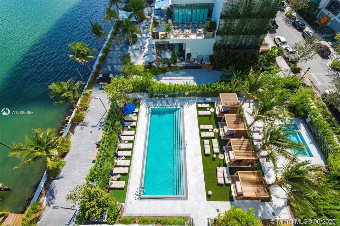 Vendido Recientemente: $1,475,000 (3 camas, 3 baños, 1634 Pies cuadrados)