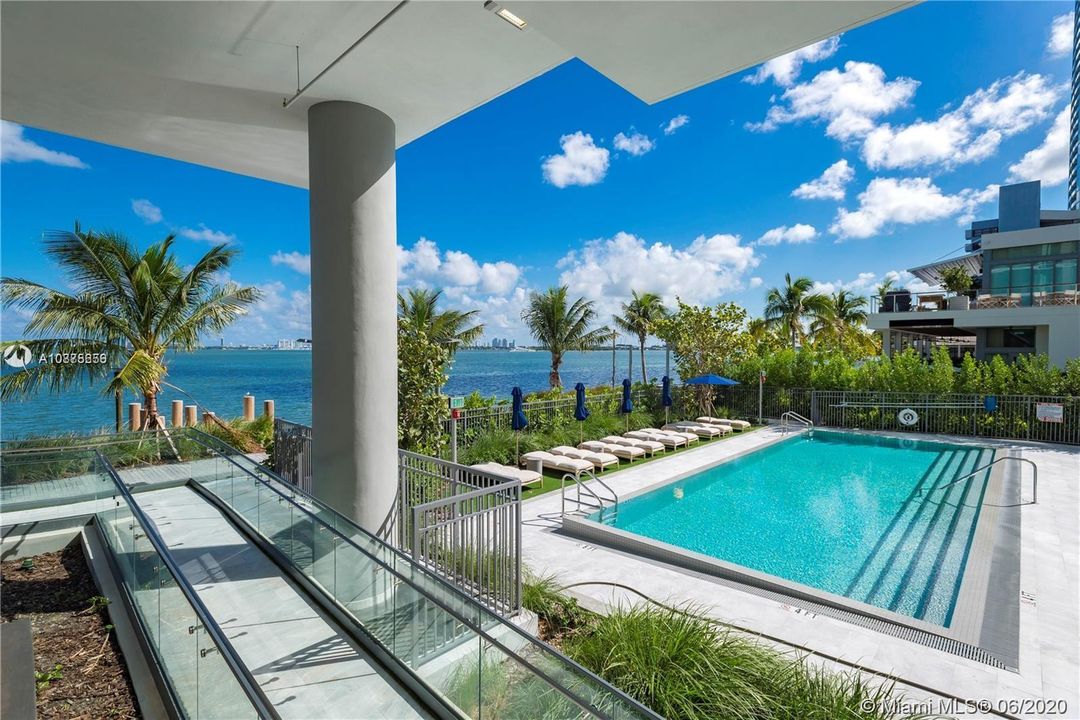 Vendido Recientemente: $1,475,000 (3 camas, 3 baños, 1634 Pies cuadrados)