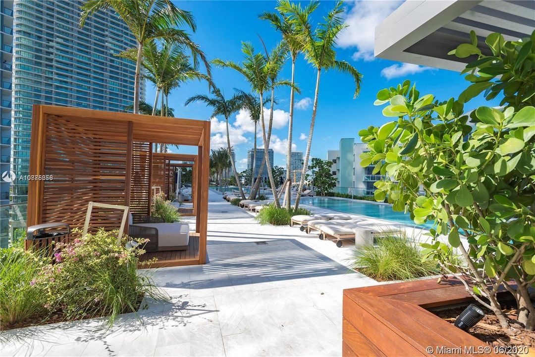 Vendido Recientemente: $1,475,000 (3 camas, 3 baños, 1634 Pies cuadrados)