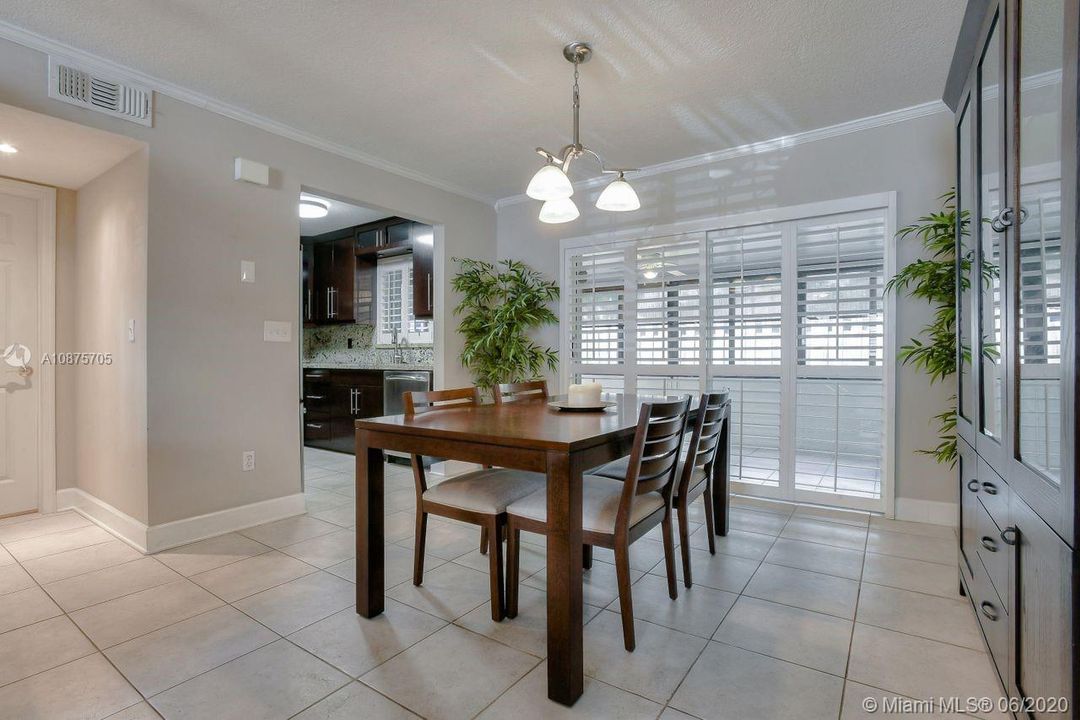 Dining room  - kitchen - covered patio