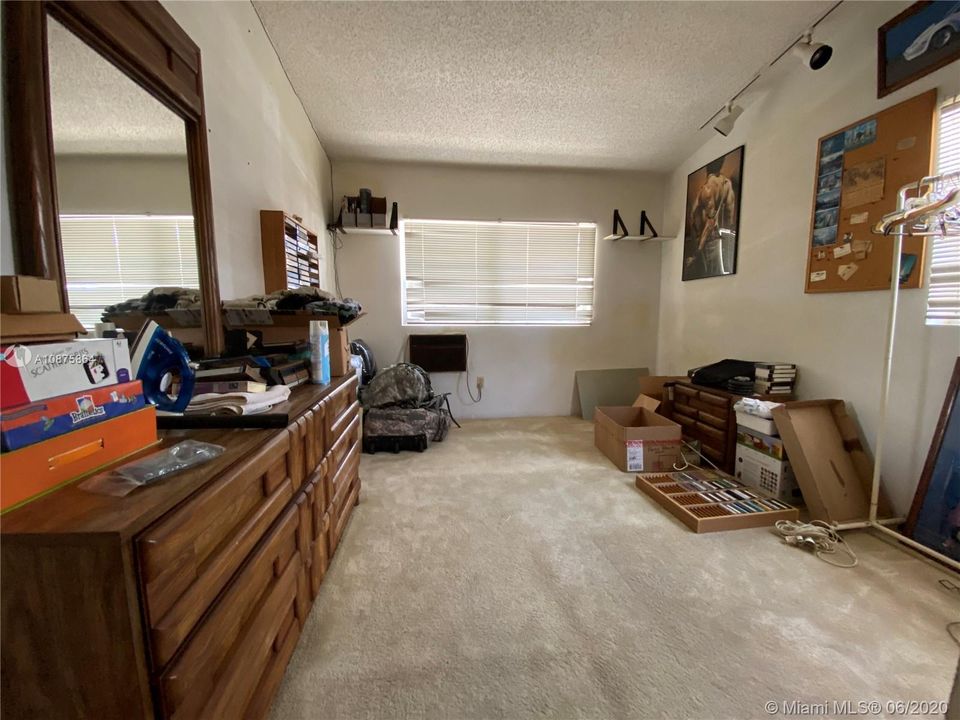 Recently Sold: $312,000 (3 beds, 2 baths, 1988 Square Feet)
