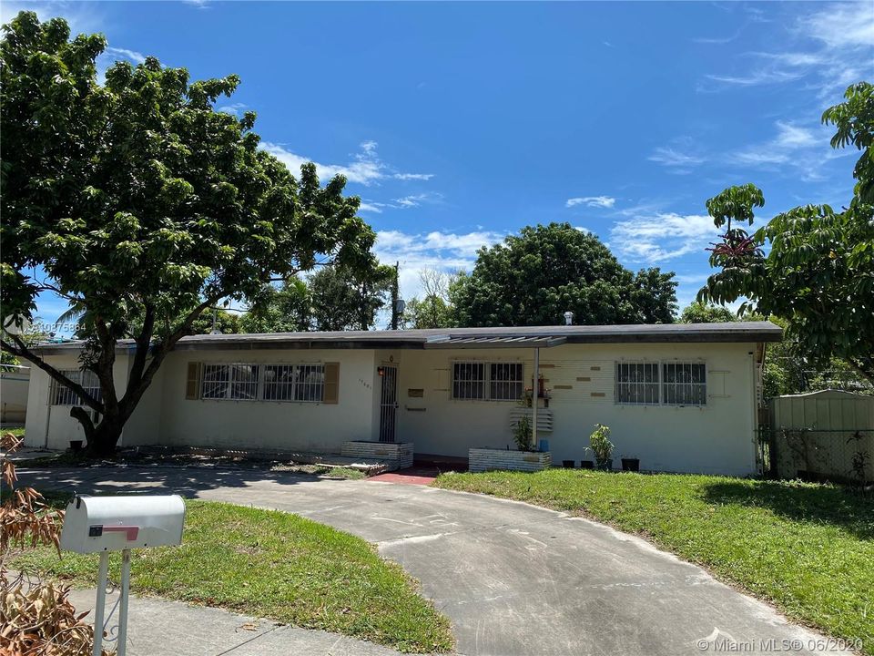 Recently Sold: $312,000 (3 beds, 2 baths, 1988 Square Feet)