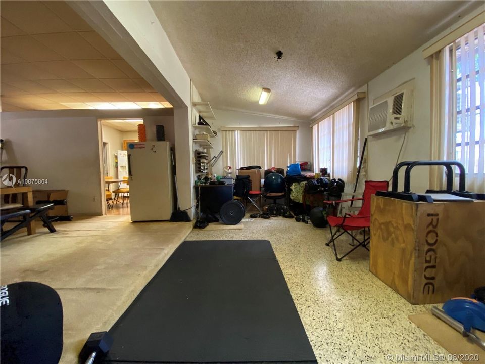Recently Sold: $312,000 (3 beds, 2 baths, 1988 Square Feet)