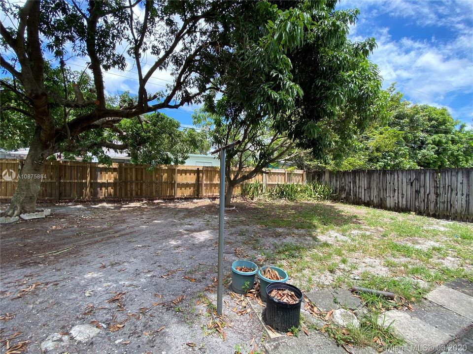 Recently Sold: $312,000 (3 beds, 2 baths, 1988 Square Feet)