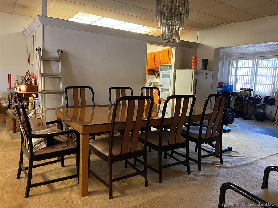 Recently Sold: $312,000 (3 beds, 2 baths, 1988 Square Feet)