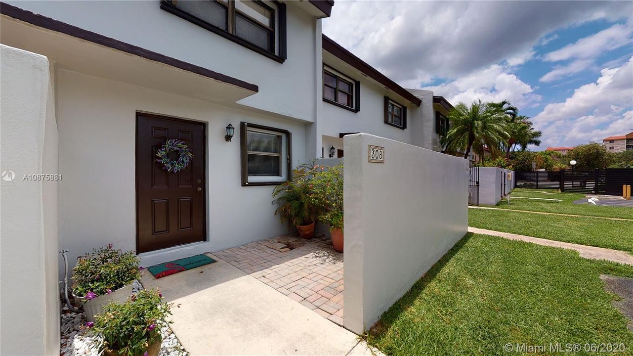 Recently Sold: $175,000 (2 beds, 2 baths, 980 Square Feet)