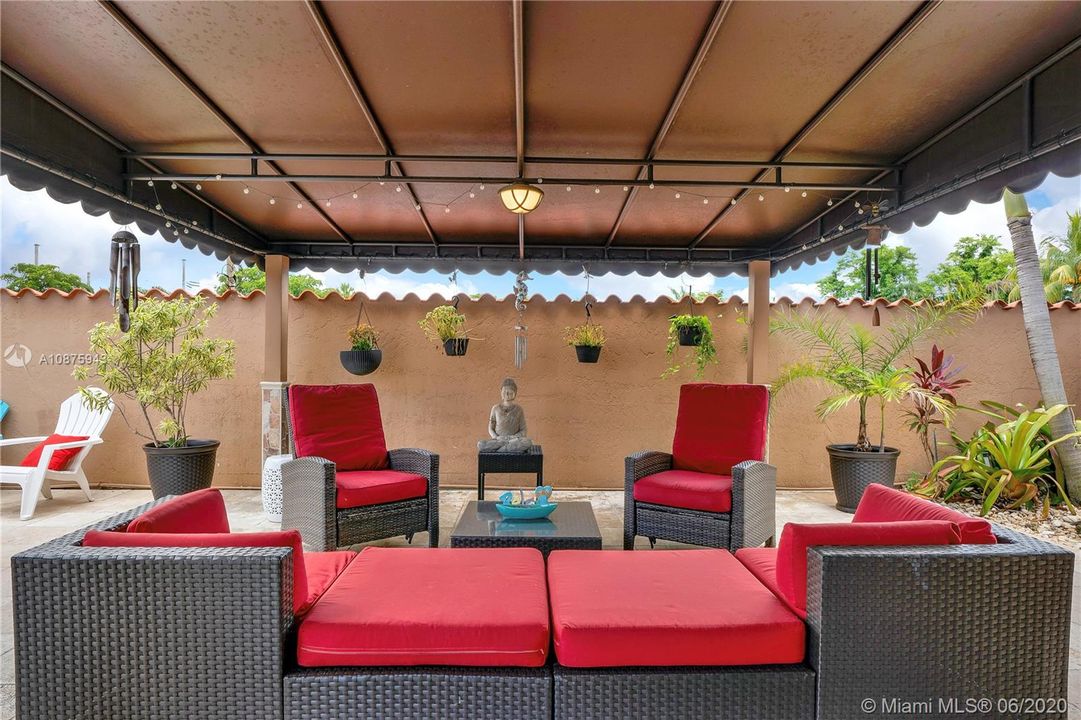 Recently Rented: $3,200 (3 beds, 3 baths, 2204 Square Feet)
