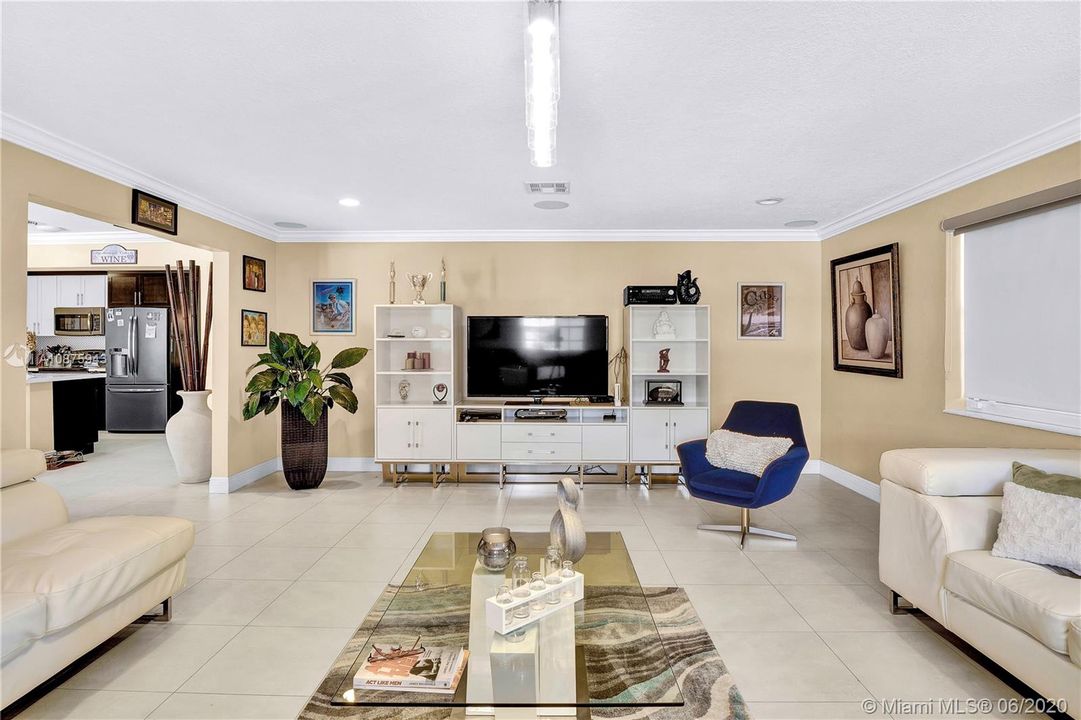 Recently Rented: $3,200 (3 beds, 3 baths, 2204 Square Feet)
