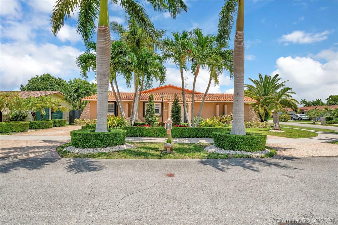 Recently Rented: $3,200 (3 beds, 3 baths, 2204 Square Feet)