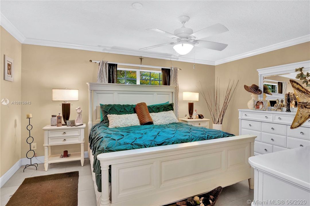 Recently Rented: $3,200 (3 beds, 3 baths, 2204 Square Feet)