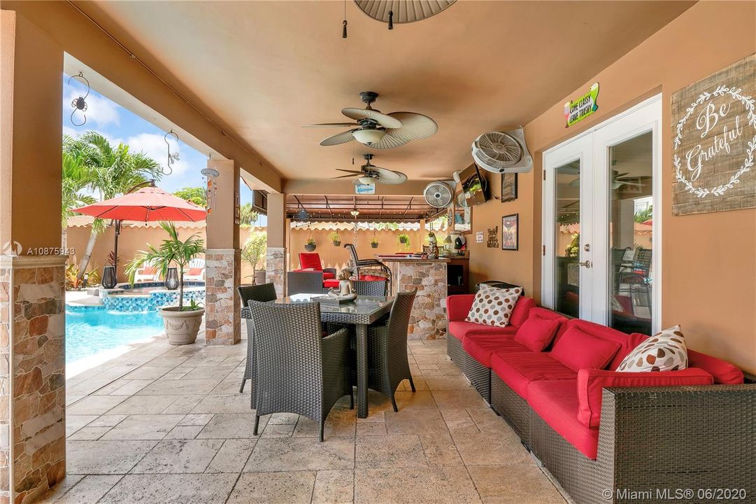 Recently Rented: $3,200 (3 beds, 3 baths, 2204 Square Feet)