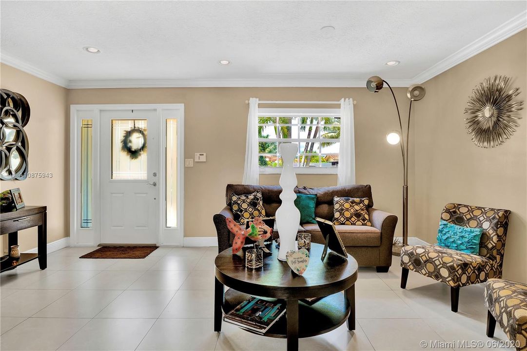 Recently Rented: $3,200 (3 beds, 3 baths, 2204 Square Feet)