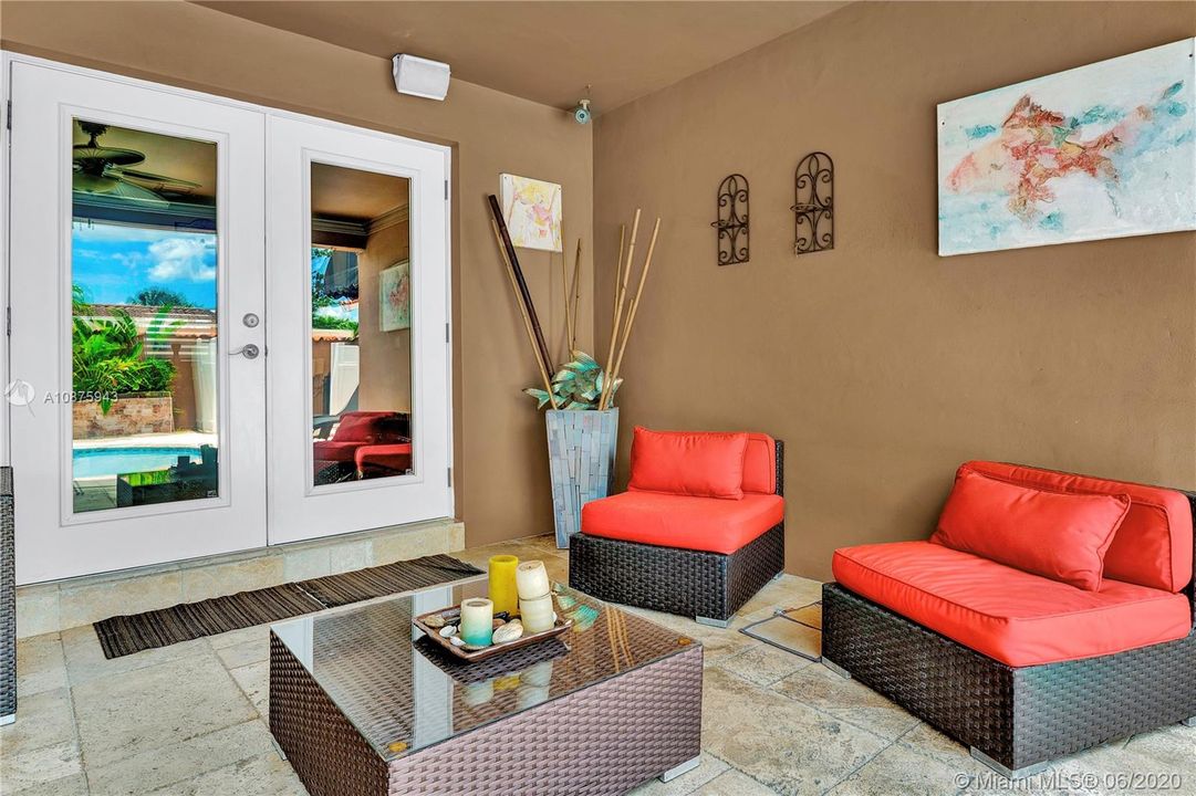 Recently Rented: $3,200 (3 beds, 3 baths, 2204 Square Feet)