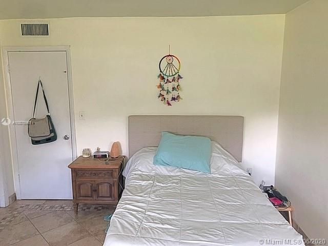 Recently Rented: $1,250 (1 beds, 1 baths, 700 Square Feet)