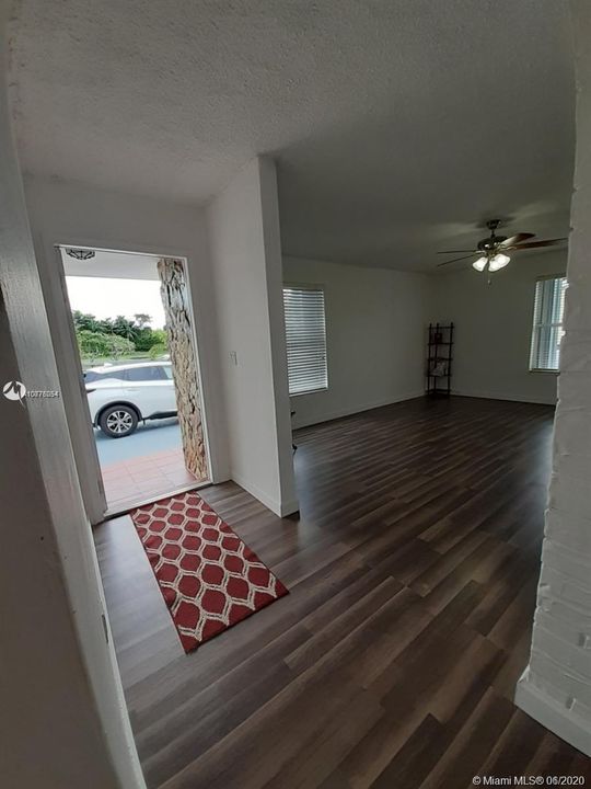Vendido Recientemente: $315,000 (3 camas, 2 baños, 1421 Pies cuadrados)