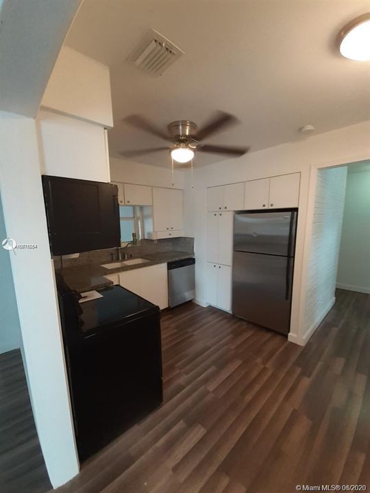 Vendido Recientemente: $315,000 (3 camas, 2 baños, 1421 Pies cuadrados)