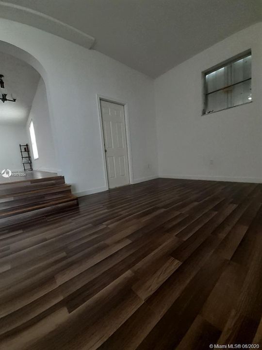 Vendido Recientemente: $315,000 (3 camas, 2 baños, 1421 Pies cuadrados)