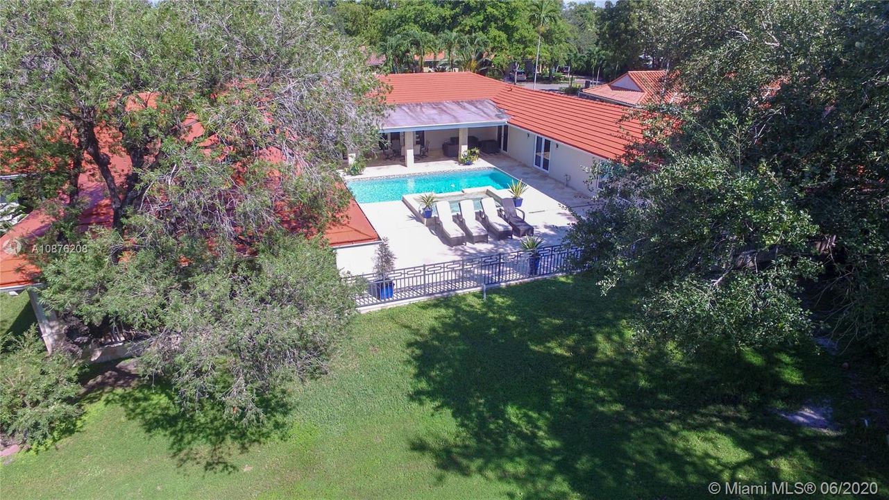 Недавно продано: $1,599,000 (5 спален, 3 ванн, 6004 Квадратных фут)