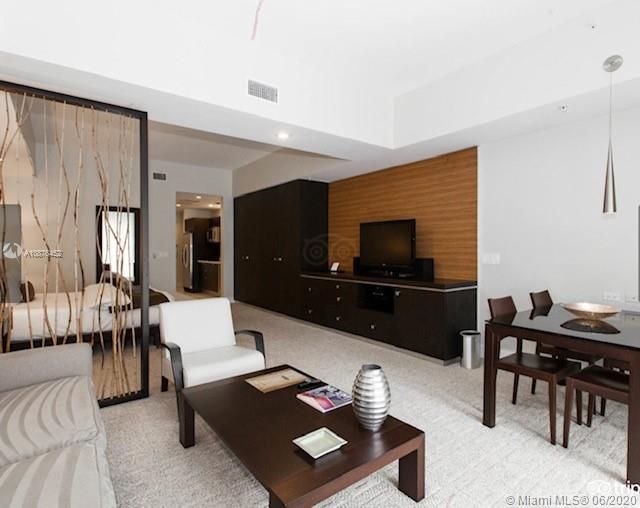 Recently Sold: $110,000 (1 beds, 1 baths, 705 Square Feet)