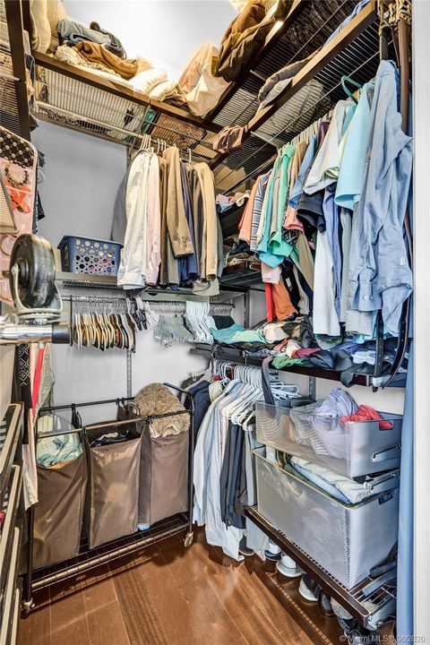 Vendido Recientemente: $585,000 (3 camas, 2 baños, 2216 Pies cuadrados)