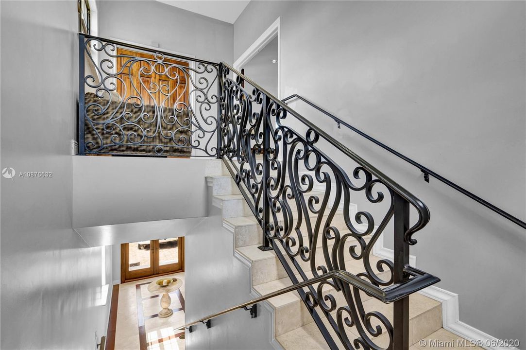 Vendido Recientemente: $585,000 (3 camas, 2 baños, 2216 Pies cuadrados)