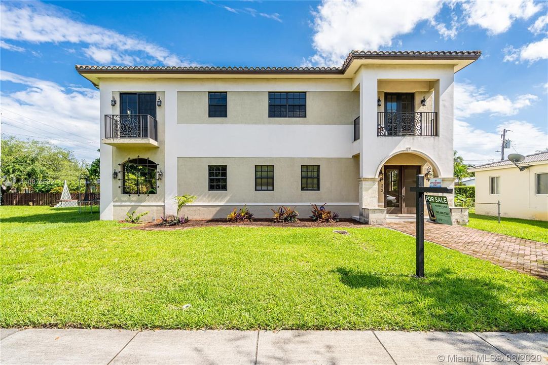 Vendido Recientemente: $585,000 (3 camas, 2 baños, 2216 Pies cuadrados)