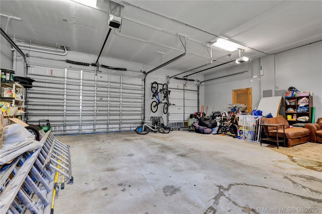 Vendido Recientemente: $585,000 (3 camas, 2 baños, 2216 Pies cuadrados)