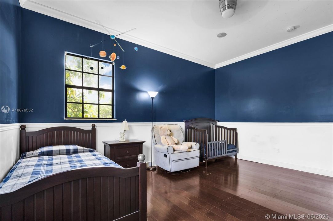Vendido Recientemente: $585,000 (3 camas, 2 baños, 2216 Pies cuadrados)