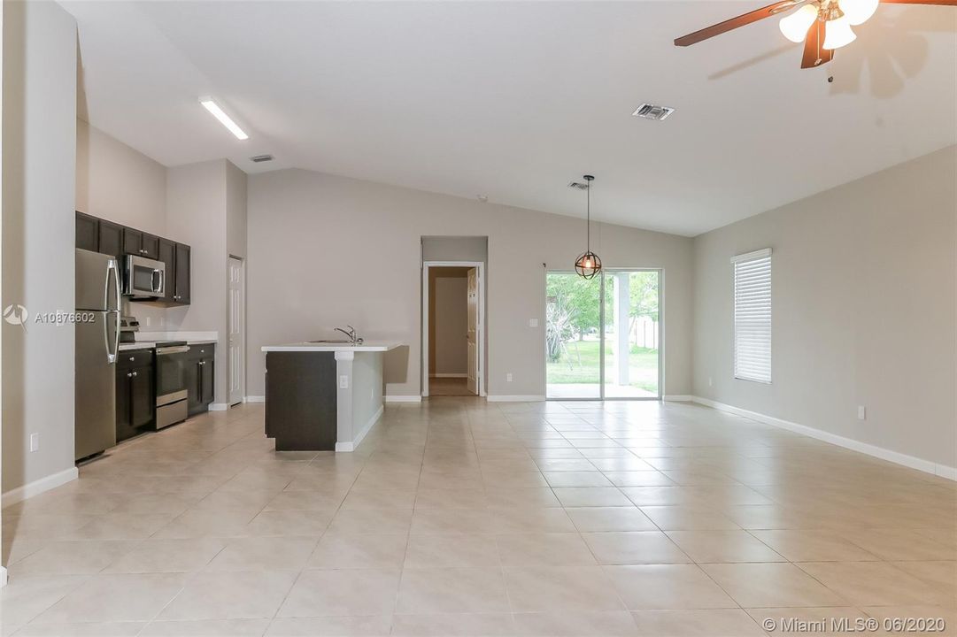 最近租的: $1,795 (4 贝兹, 2 浴室, 1821 平方英尺)