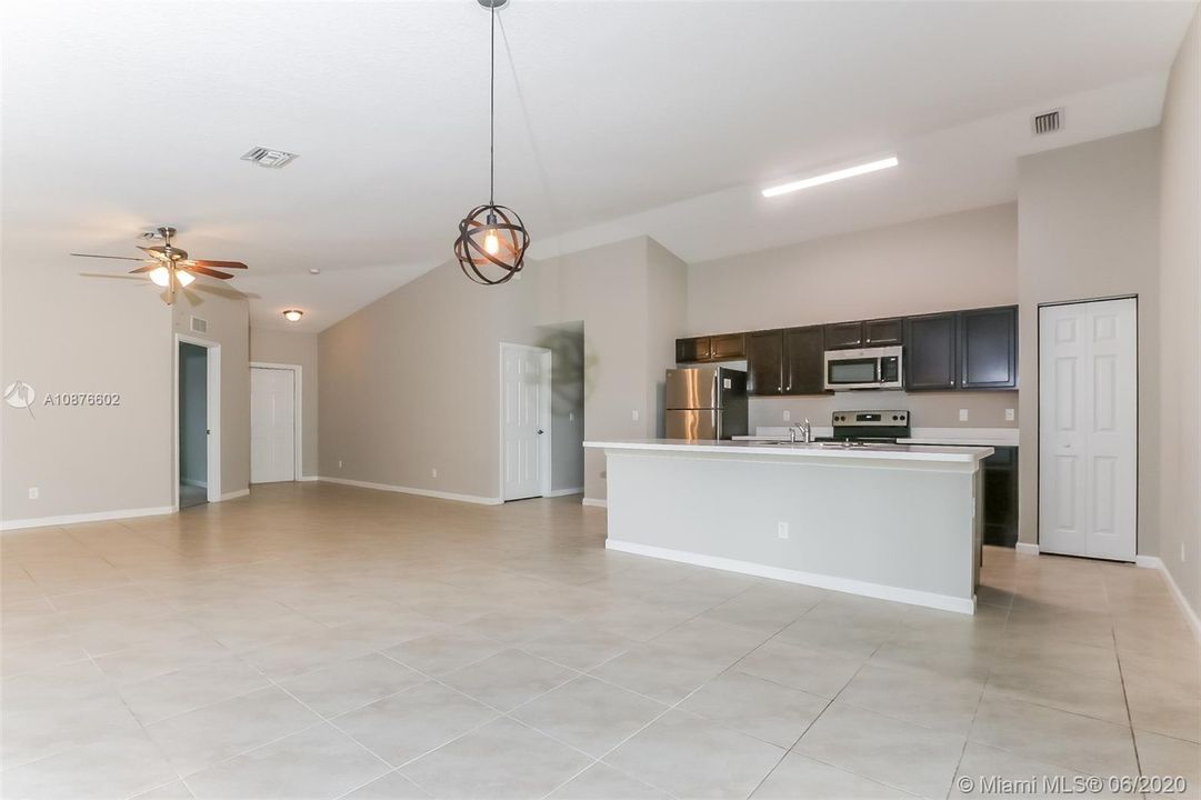 最近租的: $1,795 (4 贝兹, 2 浴室, 1821 平方英尺)