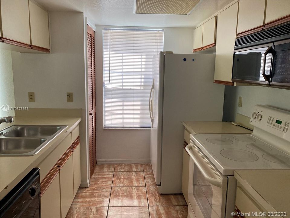 Недавно продано: $145,000 (3 спален, 2 ванн, 1250 Квадратных фут)